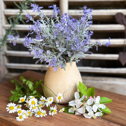 Künstlicher Lavendelzweig in violett, 27 cm, von Wohnen auf dem Land, detailreiche Pflanze für Dekorationen