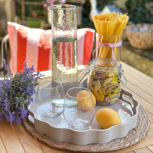 Graues Kunststoff-Dekotablett in Wellenform „Bloom“ von Wohnen auf dem Land, 33 cm breit, ideal für stilvolle Präsentationen.