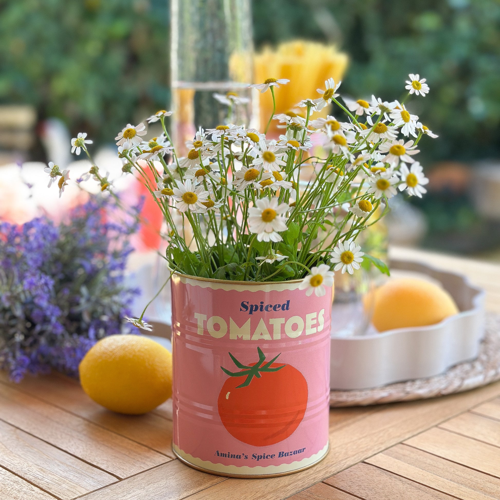 Zwei Metall-Dosen "Lemon and Tomato" von Rex London, dekorative Aufbewahrungsdosen mit Zitronen- und Tomatenmuster