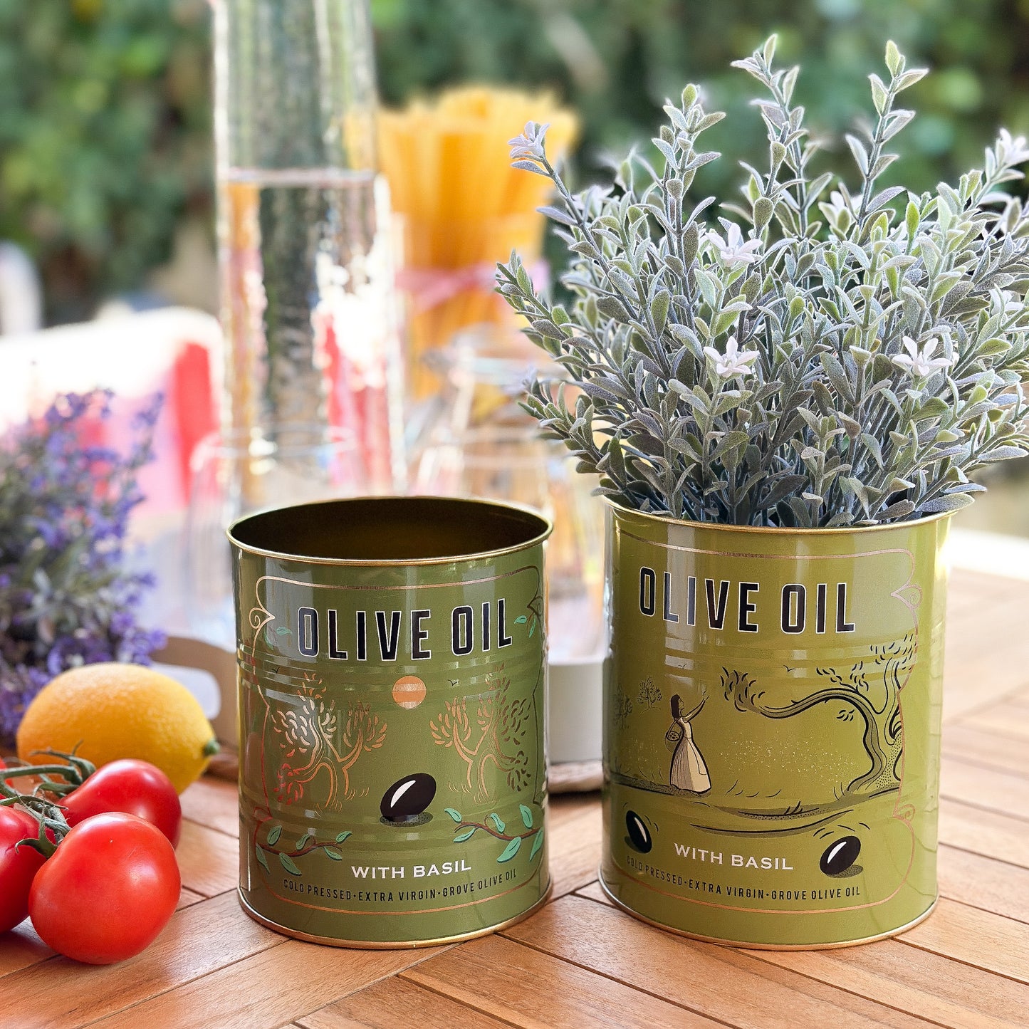 Zwei Metall-Deko-Dosen "Grove Olive Oil" von Rex London, elegante Aufbewahrungsdosen im Vintage-Stil