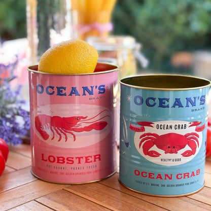 Zwei dekorative Metall-Aufbewahrungsdosen von Ocean's Brand, Rex London, mit maritimen Designs.