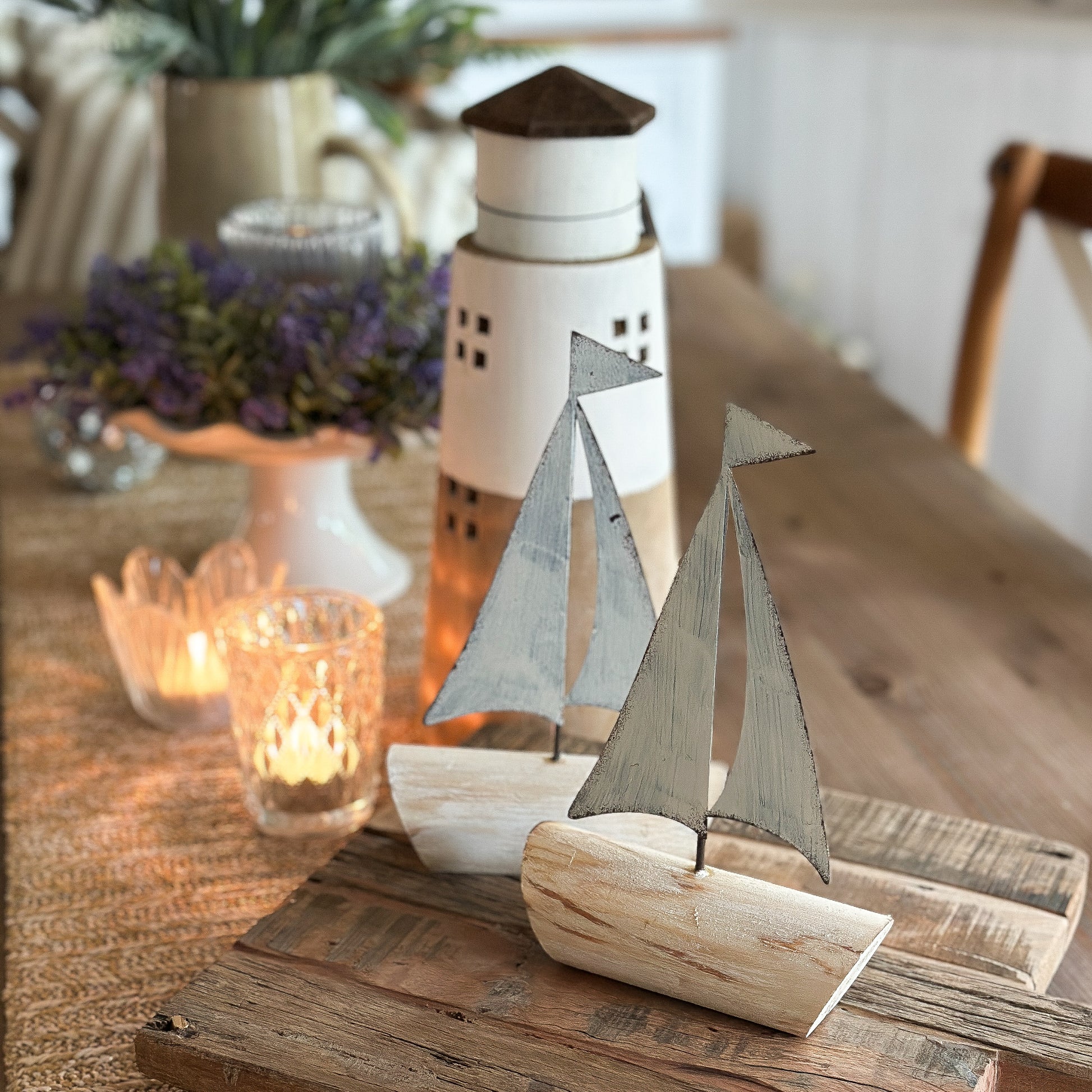 Holz-Dekofigur "Ahoi" Segelboot in Creme, 20 cm, dekoratives Maritim-Accessoire von Wohnen auf dem Land