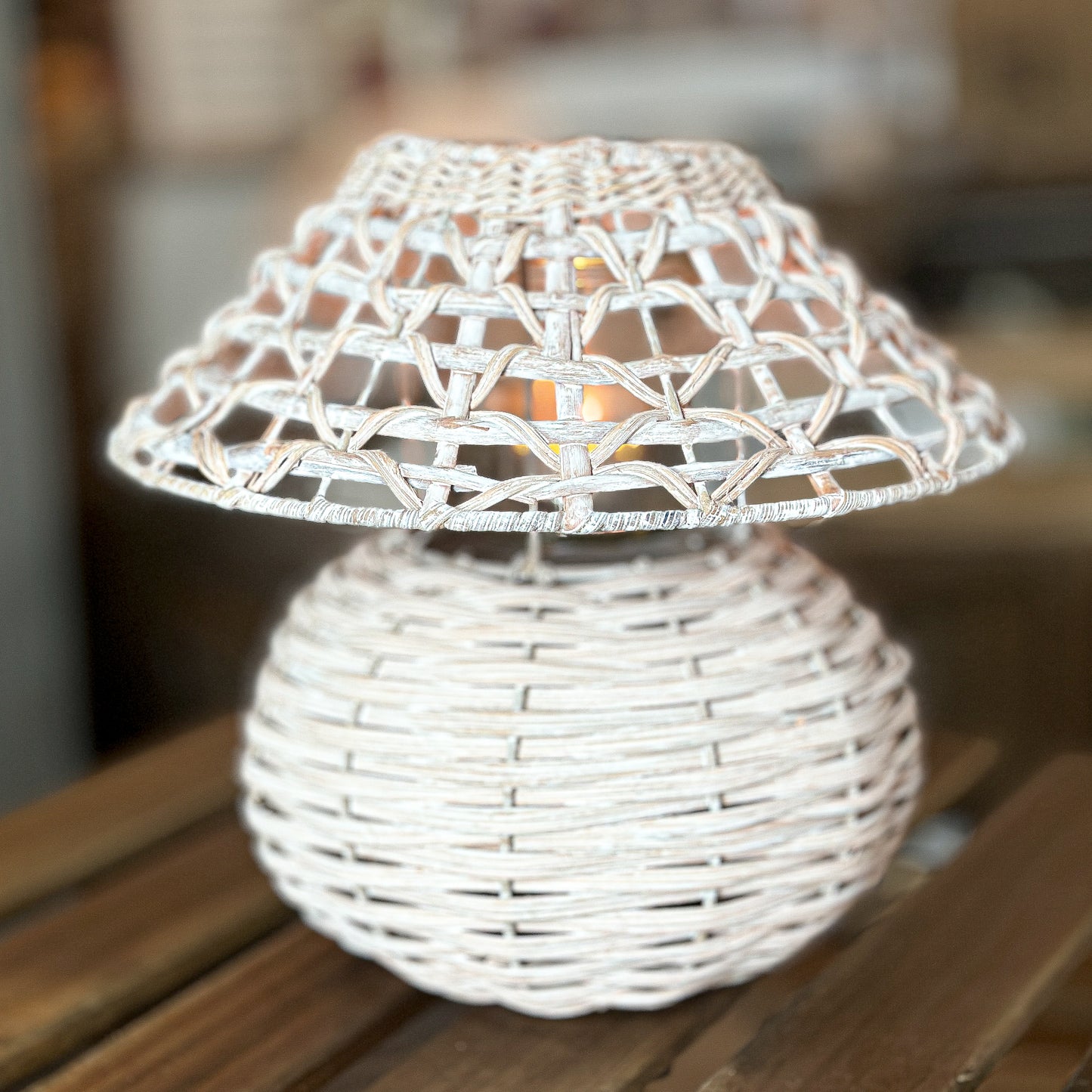 Windlicht Kerzenhalter „Kelsie“ Korb Natur Weiß 24cm - Wohnen auf dem Land
