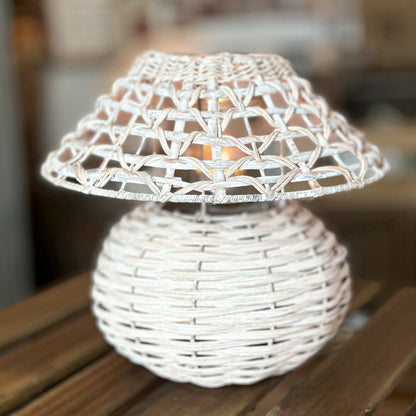 Windlicht Kerzenhalter „Kelsie“ Korb Natur Weiß 24cm - Wohnen auf dem Land