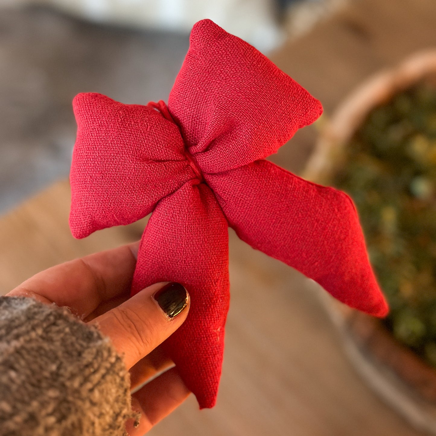 Schleife Deko zum Hängen "Scandi Bow" Stoff Rot oder Grün - Wohnen auf dem Land