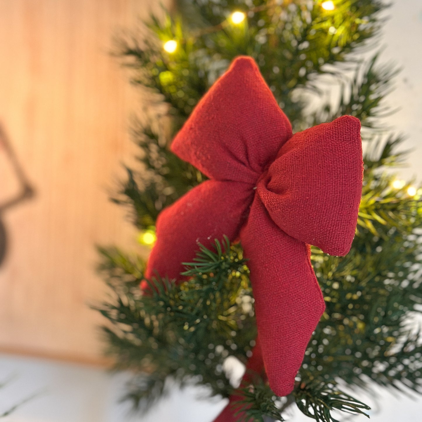 Schleife Deko zum Hängen "Scandi Bow" Stoff Rot oder Grün - Wohnen auf dem Land