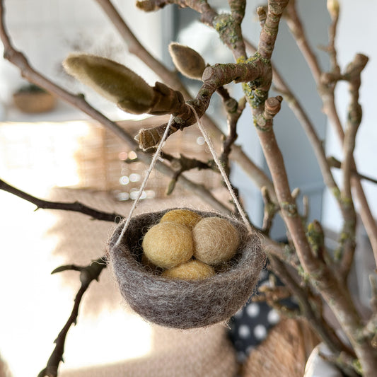 Anhänger Osternest "Eierglück" Filz Grau Gelb