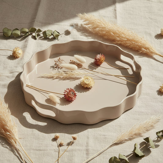 Dekotablett in Wellenform „Bloom“ aus grauem Kunststoff, 33 cm, von Wohnen auf dem Land.