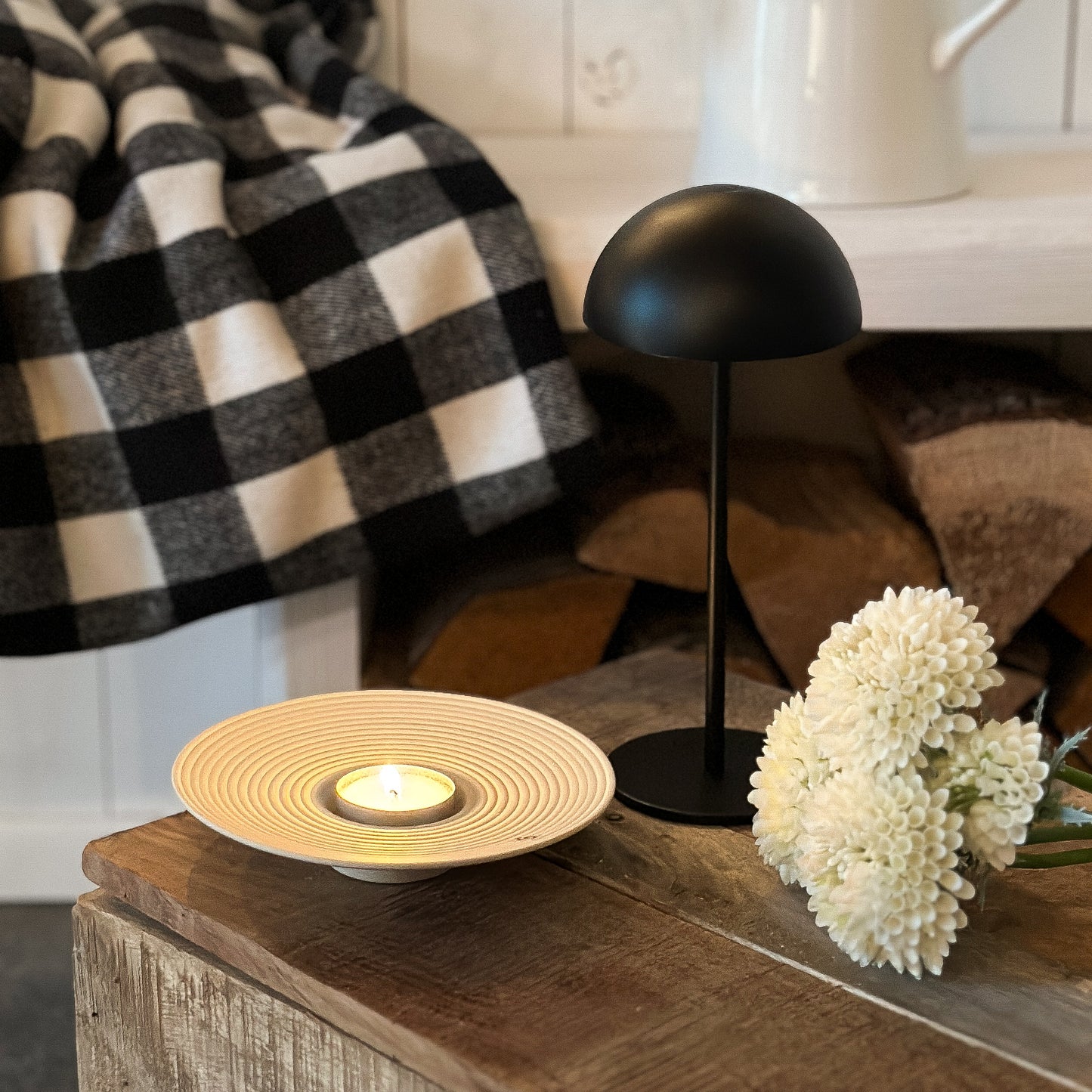 Schwarze LED-Tischleuchte "Clara Noir" von Anna's Collection, 22cm hoch, mit Touch-Bedienung, modernes Design.