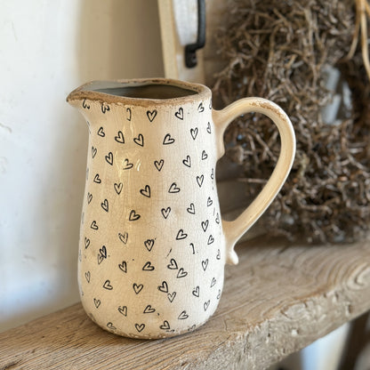 Kleiner Keramik-Krug "Herzen" von Clayre & Eef, Vintage-Stil, 18 cm Höhe, dekorative Keramikkanne mit Herzmotiven