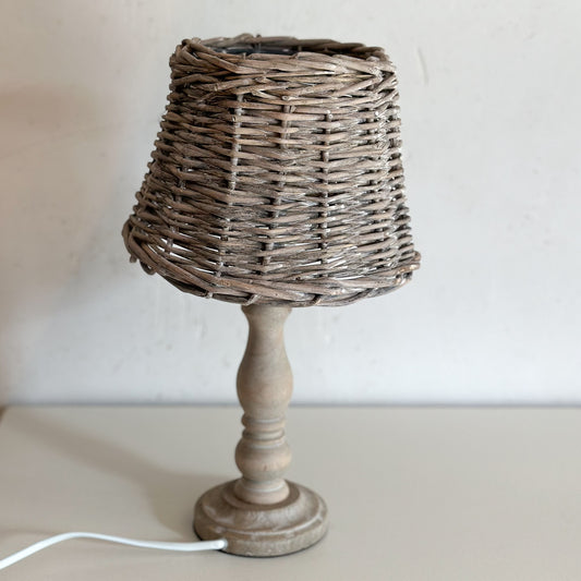 Tischlampe „Cape Cod“ Holz Rattan 2 Varianten - Wohnen auf dem Land