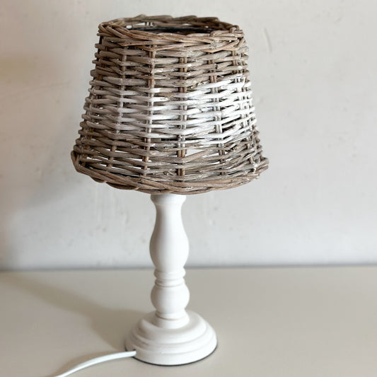 Tischlampe „Cape Cod“ Holz Rattan 2 Varianten - Wohnen auf dem Land