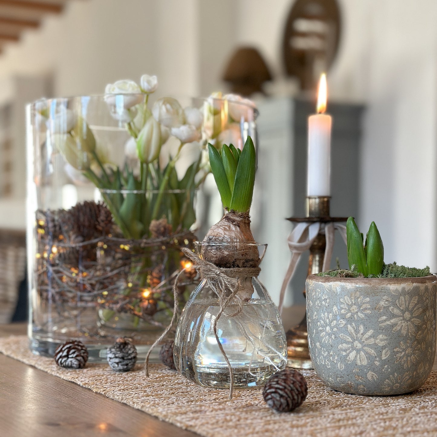 Keramik Pflanztopf "Floral" in Grau, 10cm, von Clayre & Eef mit einem eleganten Blumenmuster für Pflanzen.