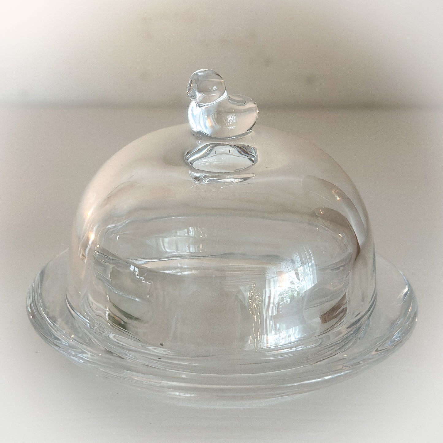 Butterglas mit Vogelgriff "Vogelgruß" aus Glas, 9 cm, von Clayre & Eef, dekorative Schale mit Vogelmotiv.
