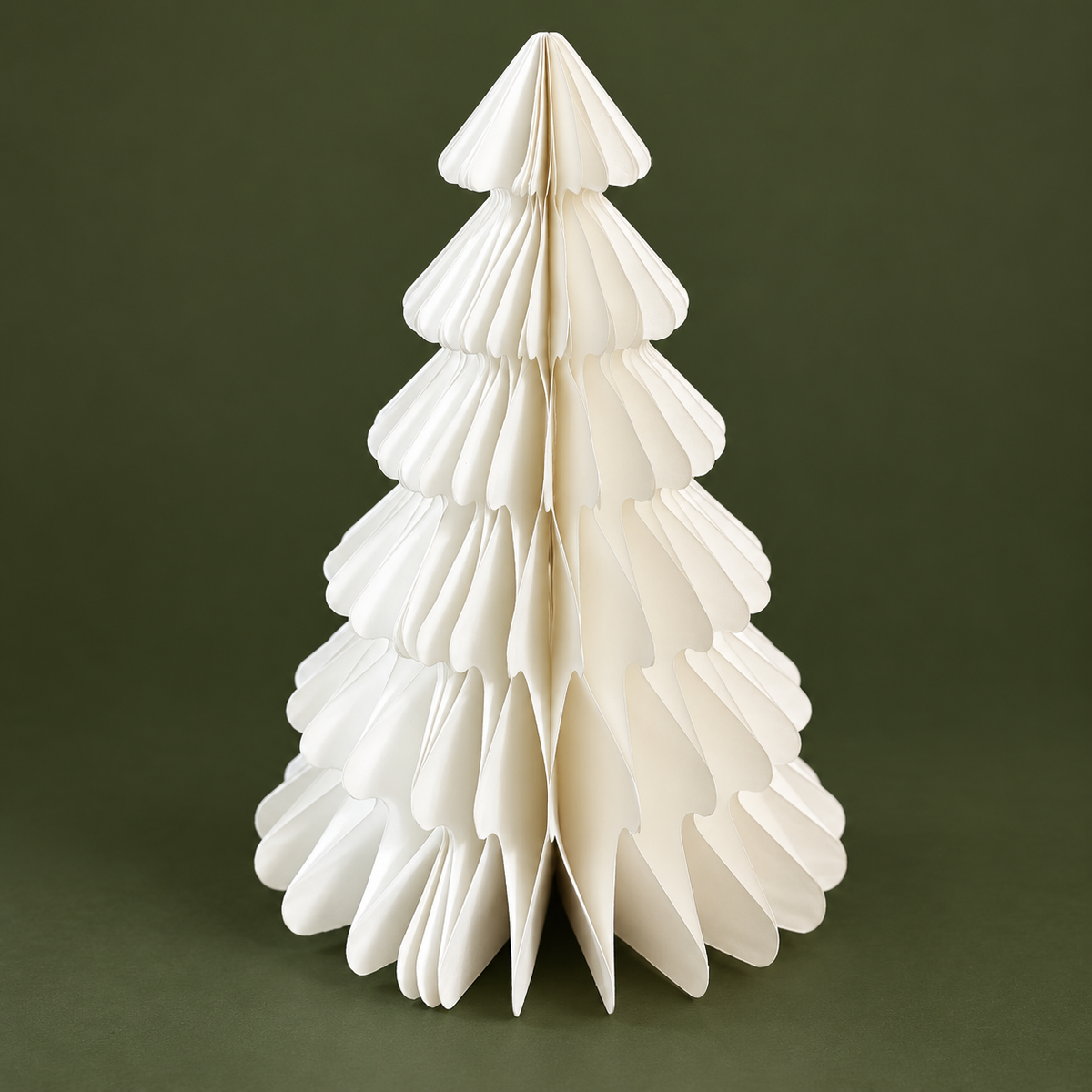 Weißer Papierbaum groß mit 25 cm Höhe vor olivfarbenem Hintergrund