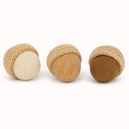 Dekoanhänger Eichel aus Filz und Strick in Creme, Beige und Braun – 01 freisteller