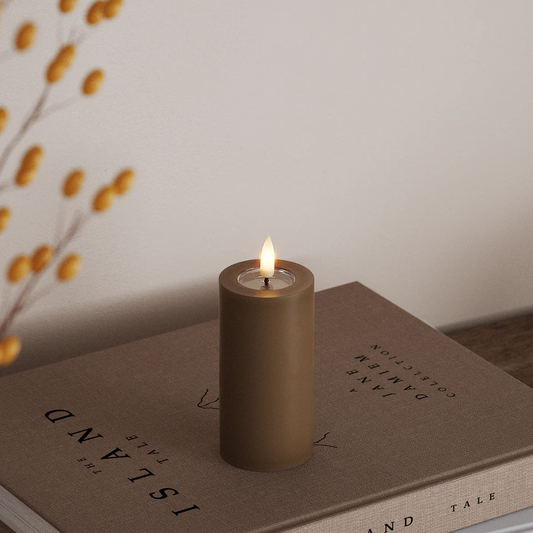 LED Stumpenkerze Braun 5 x 10cm - Wohnen auf dem Land