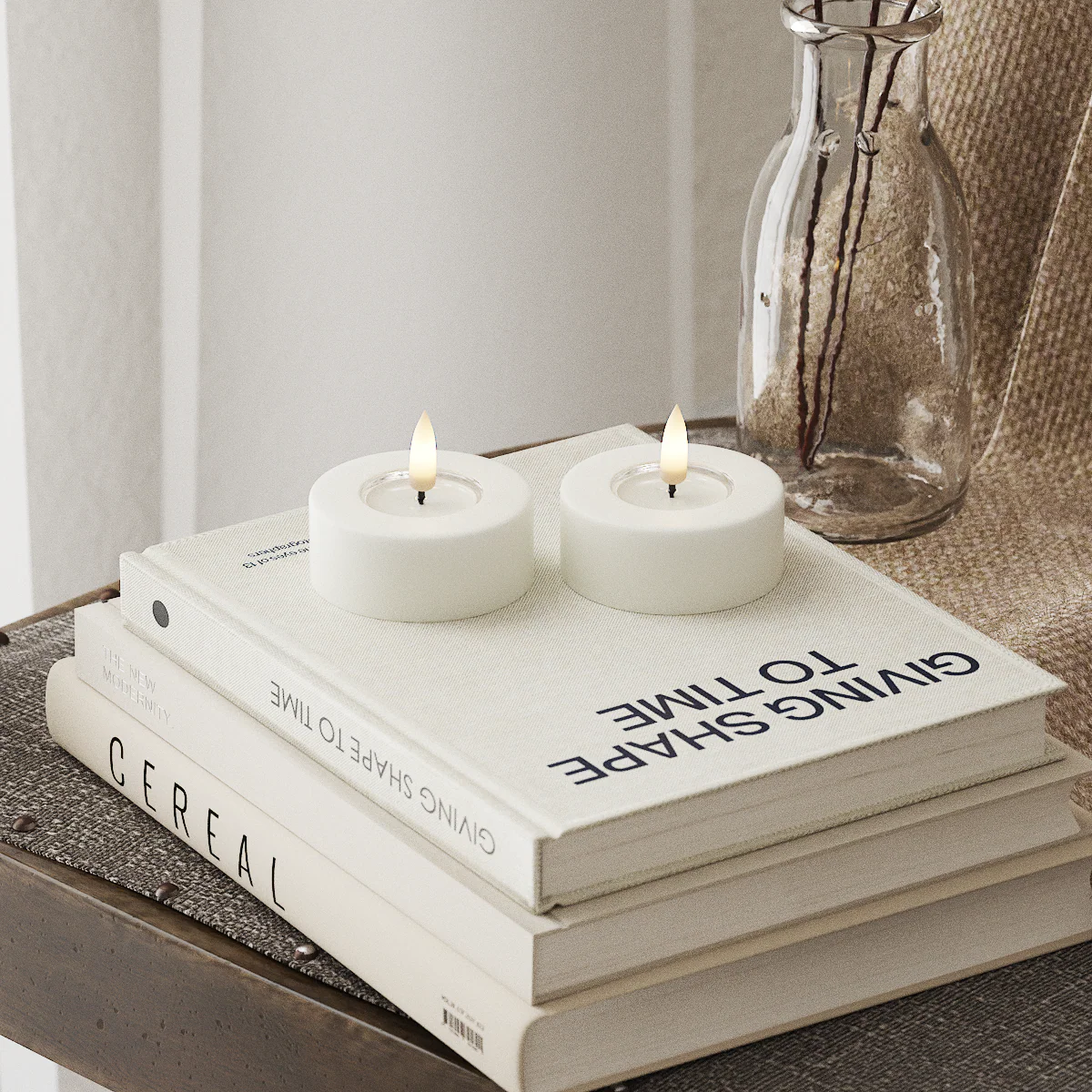 Zwei weiße Jumbo LED Teelichter, 6,1 cm hoch, im Kerzen-Set von Deluxe Homeart, realistischer Kerzenschein ohne Flamme