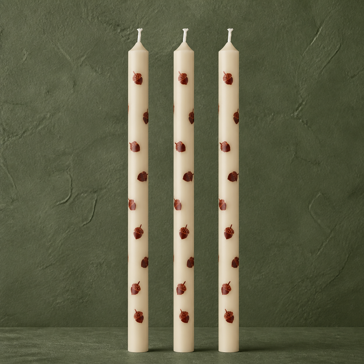 Dünne hohe Kerzen "Eichel" Stearin 20cm 3er Set – 01 freisteller