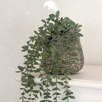 Künstliche Eukalyptus im Rattan-Hängkorb, 50cm, dekorative Zimmerpflanze von Wohnen auf dem Land