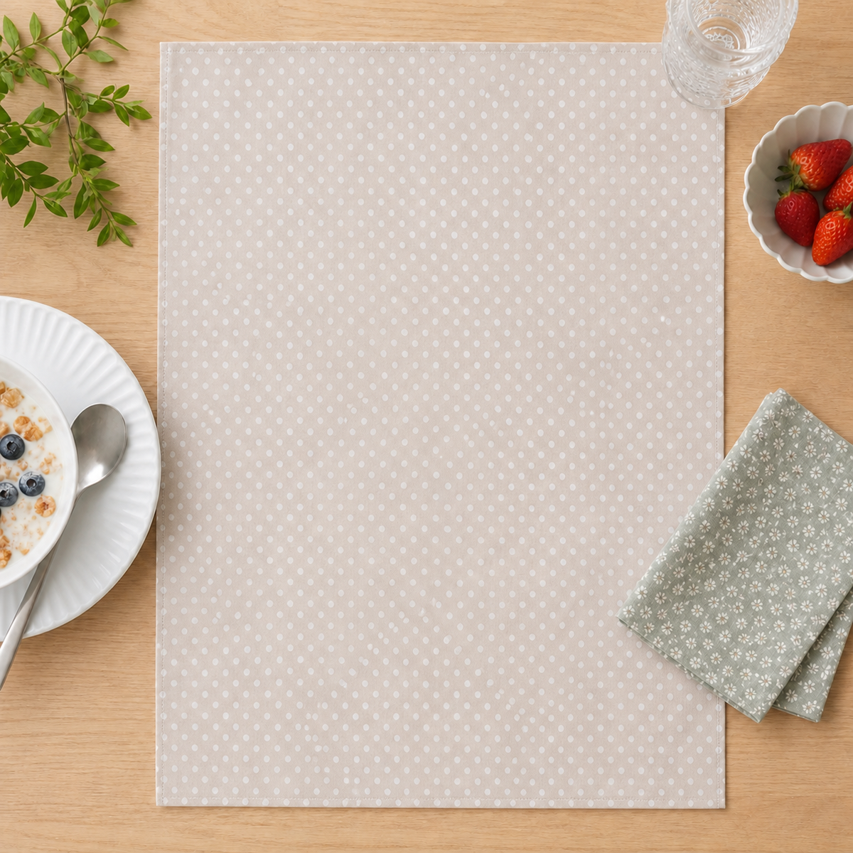 Geschirrtuch "Dotty" Beige Punkte Baumwolle 70cm – Draufsicht ohne Spitzenkante