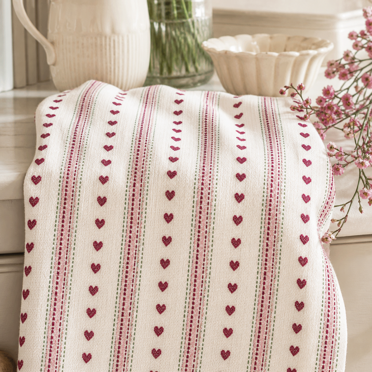 Geschirrtuch "Esther" Rot Herzen Baumwolle 70cm – 02 ambiente nah