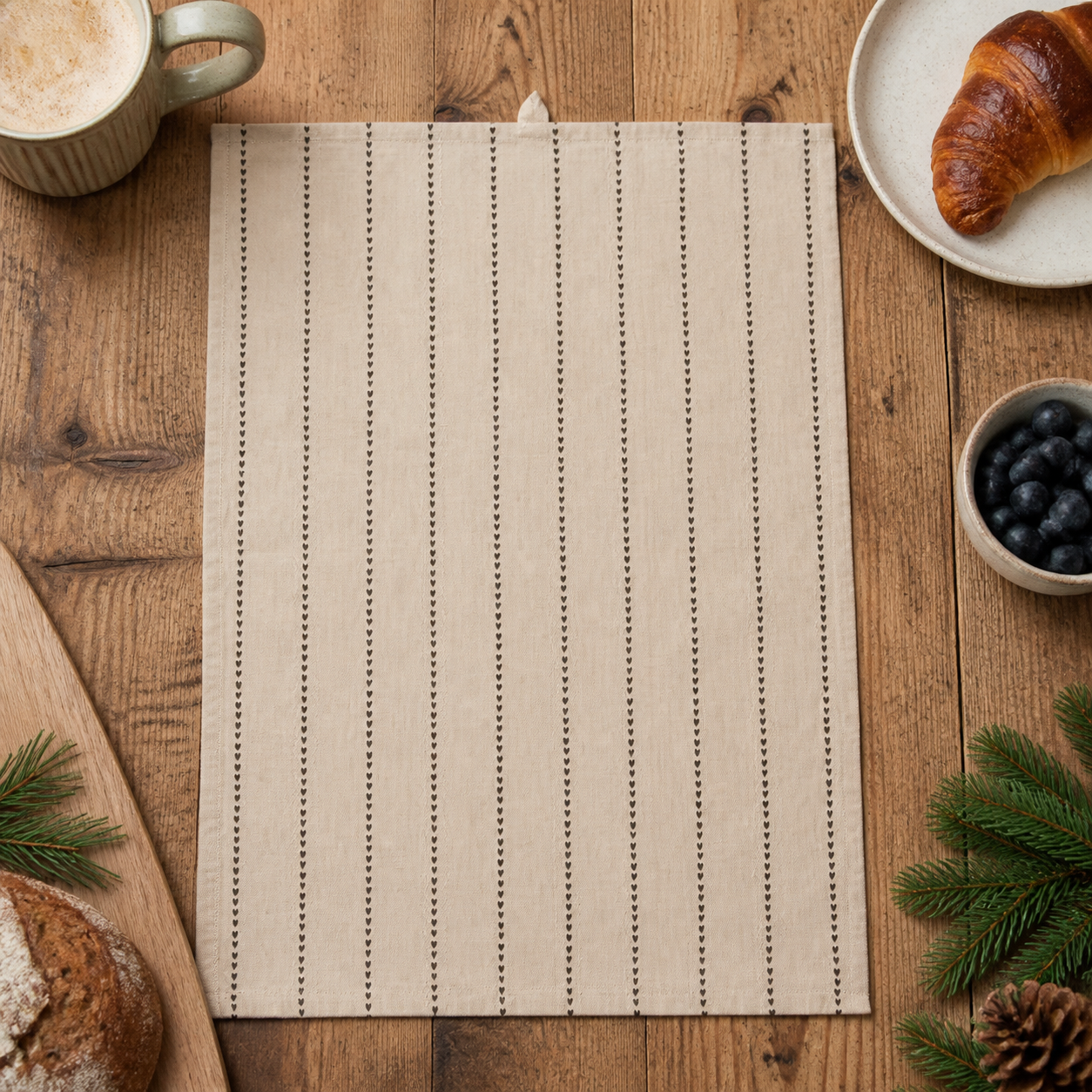 Geschirrtuch "Valentina" Natur mit braunen Herzen 70cm – 03 ambiente draufsicht