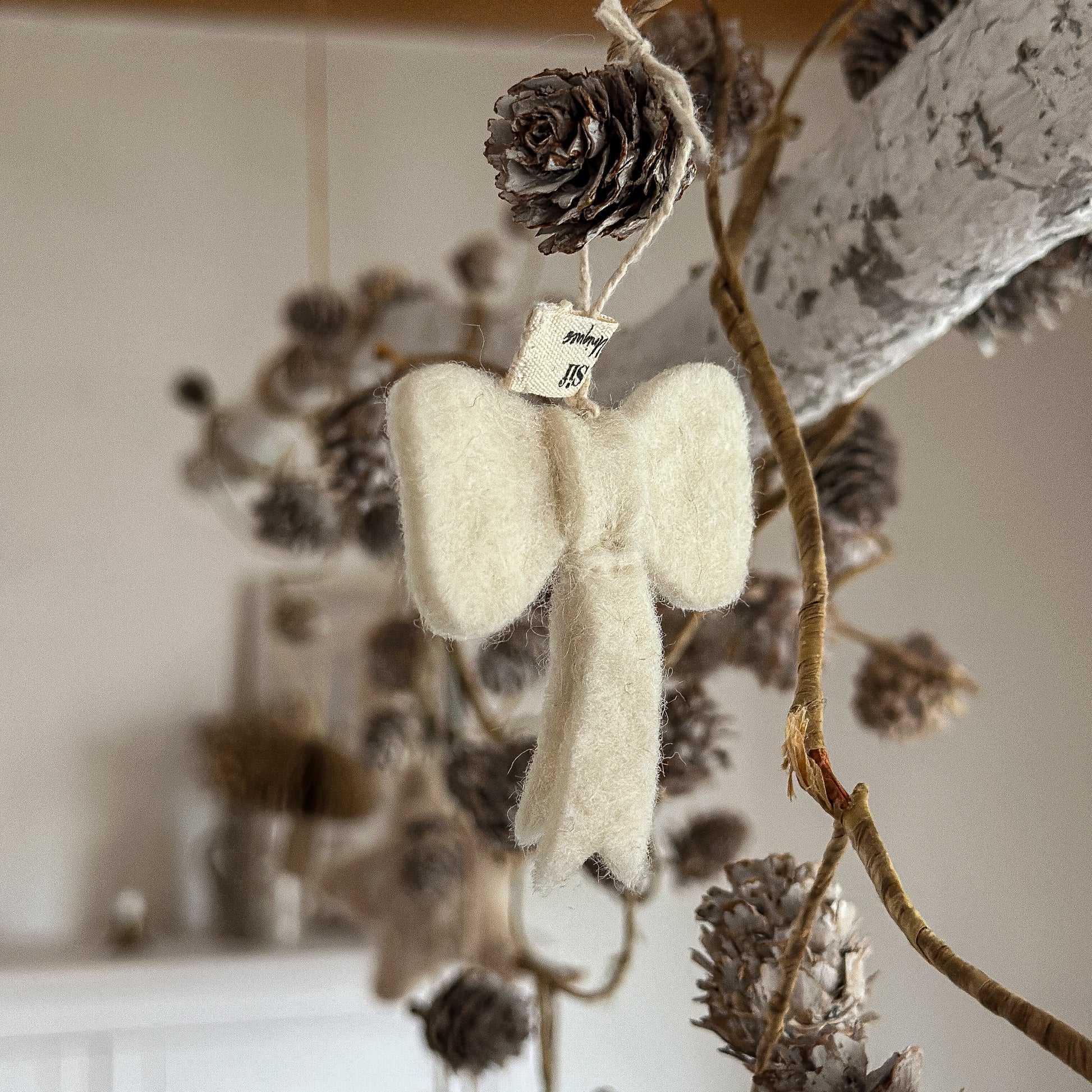 Anhänger Mini Schleifen "Lys & Rød" Filz Weiß Rot 2er Set - Wohnen auf dem Land