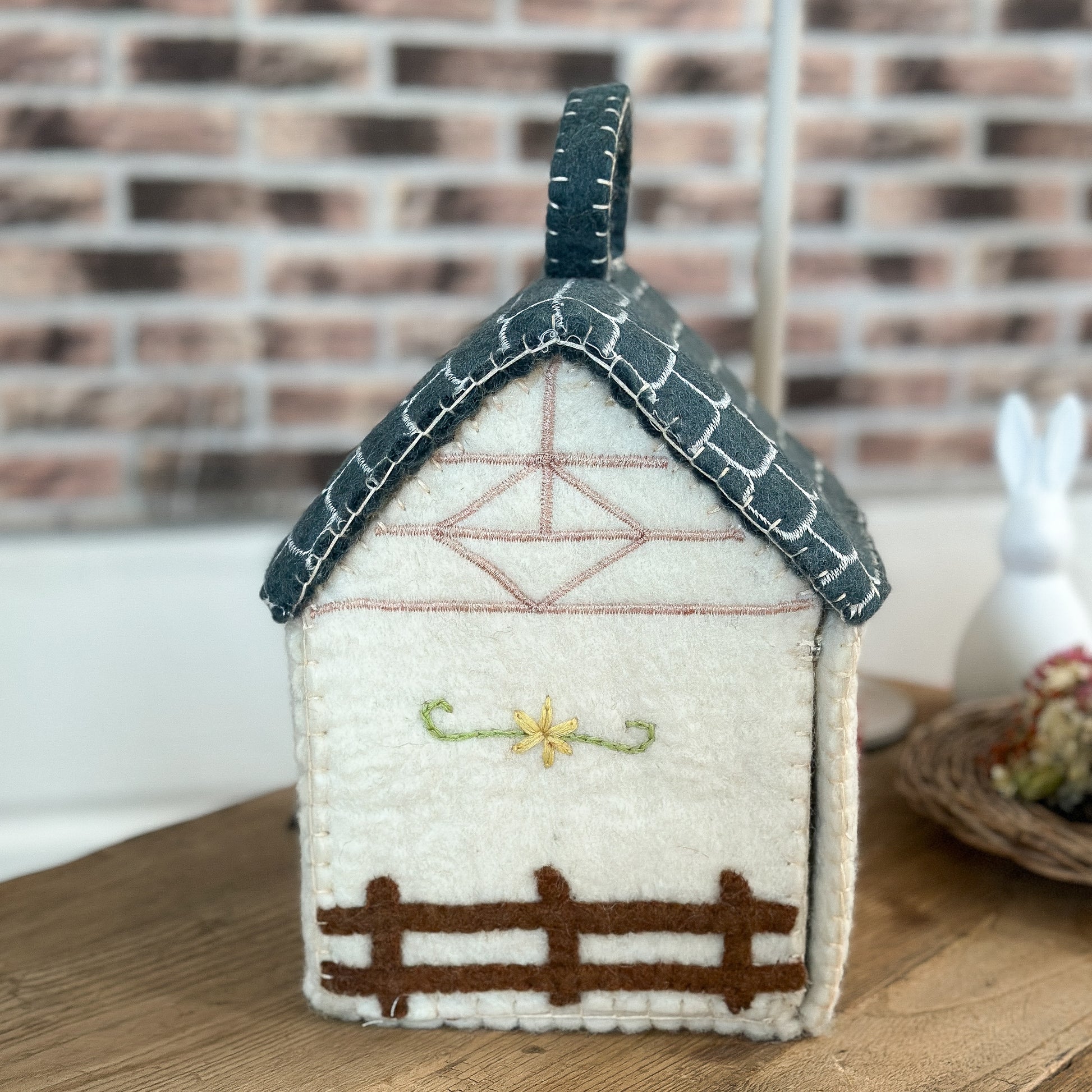 Tasche Haus "Blue Roof" Filz Weiß Blau 24cm - Wohnen auf dem Land