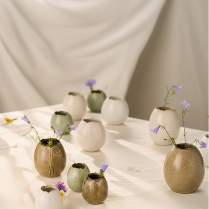 Große, glasierte Keramik-Blumenvase Eiform "Bloom" von IB Laursen in Creme und zwei weiteren Farben, stilvoll und dekorativ