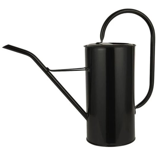 Black metal watering can "Landliv" by IB Laursen, 2.7 liters, featuring a curved spout and classic design for gardening.