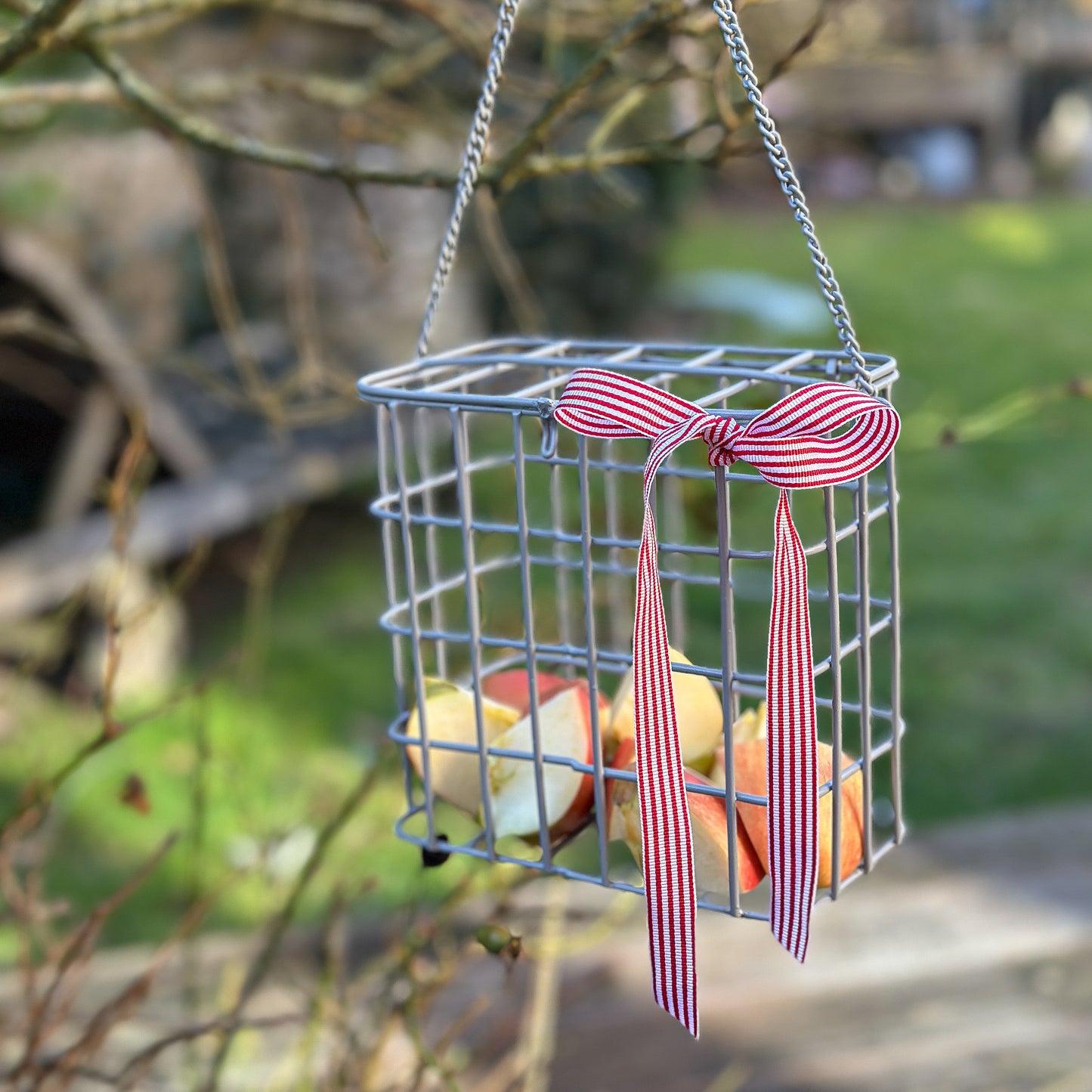 Garten-Vogelfutterspender "Birdy" zum Hängen aus Grau Metall von IB Laursen, ideal für Vogelzufuhr im Garten
