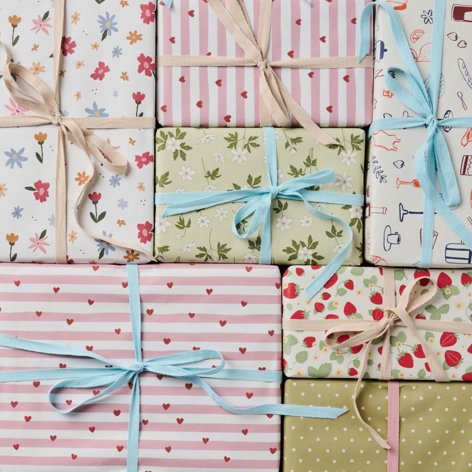 Papierrolle Geschenkpapier "Rote Herzen - Rosa Streifen" 5 m/Rolle - Wohnen auf dem Land