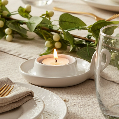 Weiße Kerzenhalter-Schale „Cosy Candle“ aus Keramik, 11cm, von IB Laursen, ideal für Kerzen und Dekoration.
