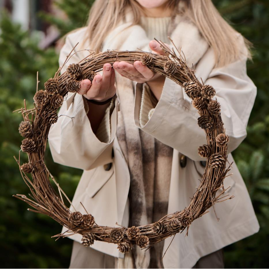 Naturkranz mit Lärchenzapfen 38cm - Wohnen auf dem Land