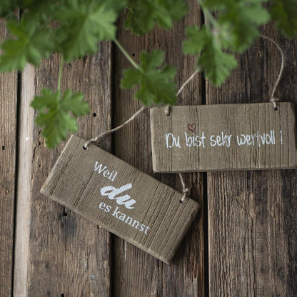 Spruchschild "Weil du es kannst" mit Juteband und Holzrahmen, dekoratives Wandbild von IB Laursen