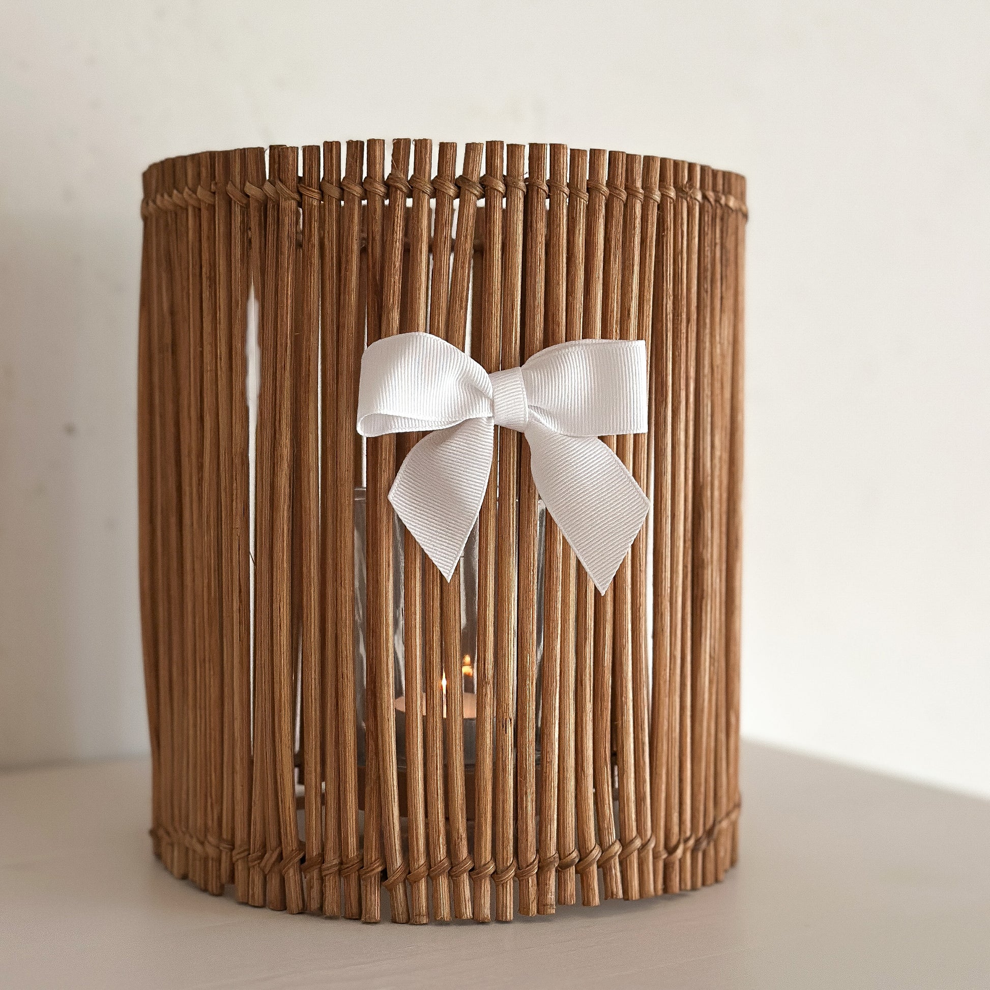 IB Laursen Kerzenglas Windlicht "Hurricane" mit Glaseinsatz Rattan Natur 19cm - Wohnen auf dem Land