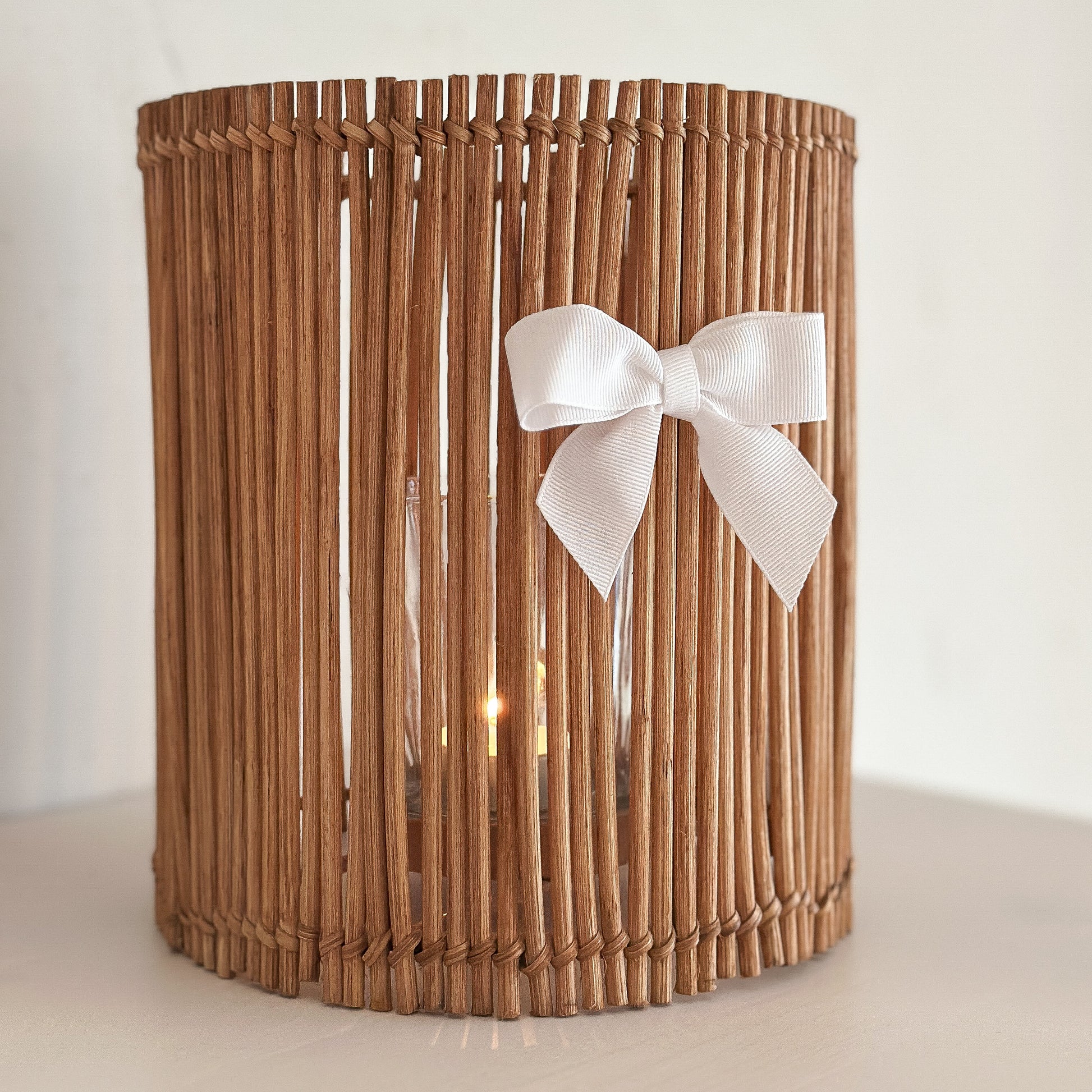 IB Laursen Kerzenglas Windlicht "Hurricane" mit Glaseinsatz Rattan Natur 19cm - Wohnen auf dem Land