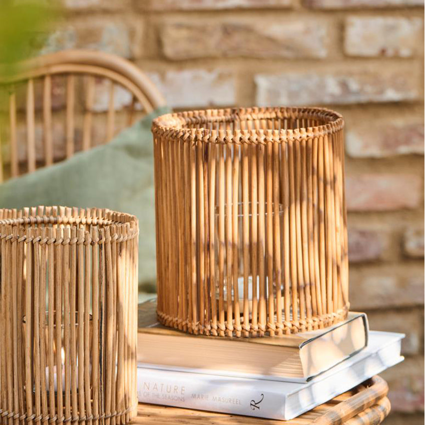 IB Laursen Kerzenglas Windlicht "Hurricane" mit Glaseinsatz Rattan Natur 19cm - Wohnen auf dem Land