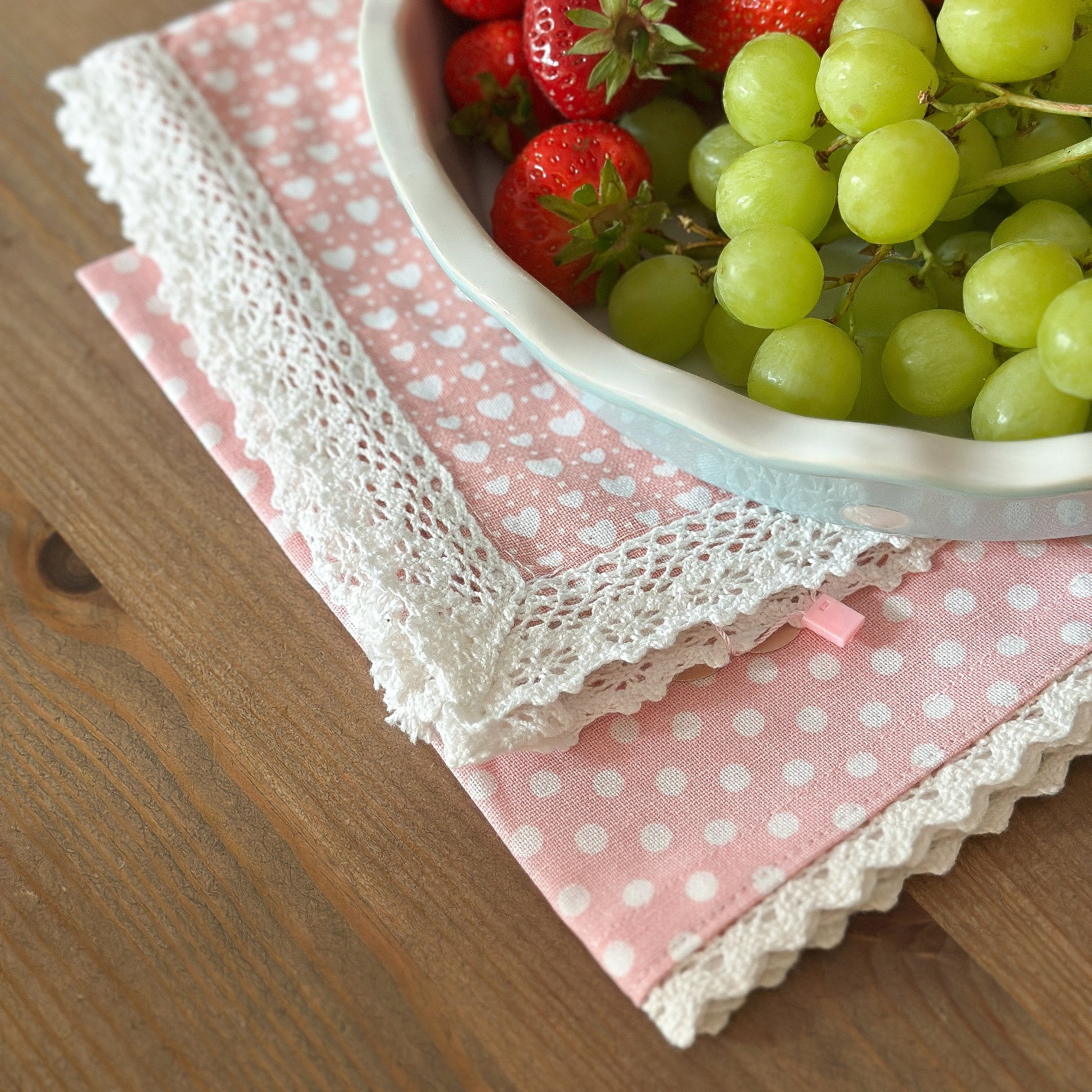 Serviette Stoff "Love" Baumwolle Herzchen Rosa 40cm - Wohnen auf dem Land