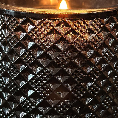 Kerzenglas Amber Glow Braun Waffel angezündet