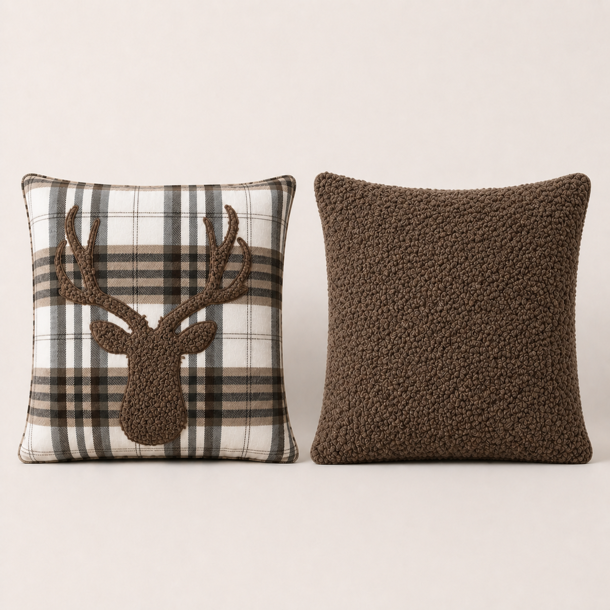 Kissen Hirsch Karo Variante Braun – Vorderseite mit dunklem Hirsch und dunkelbraune grobe Teddy-Rückseite