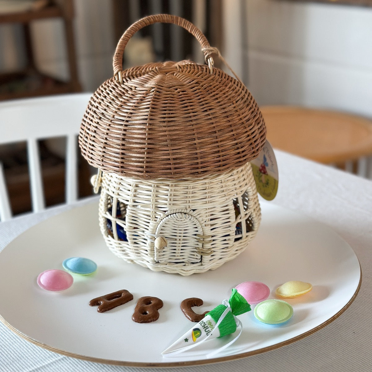 Handgearbeiteter Rattan Korb Mushroom in Pilzform als Aufbewahrung und Deko