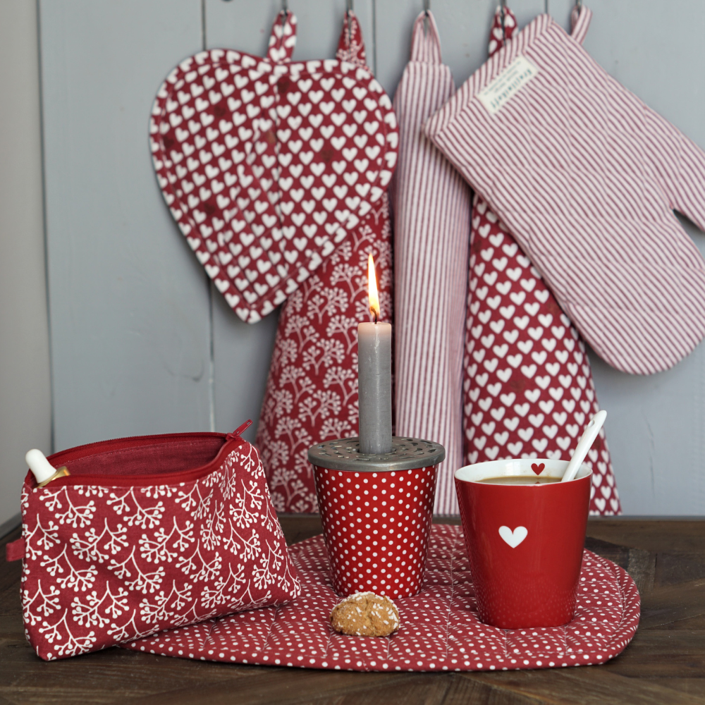 Rote Keramik-Tasse Happy Mug "Micro Dots" von Krasilnikoff, Geschirr, mit buntem Punktmuster auf weißem Hintergrund