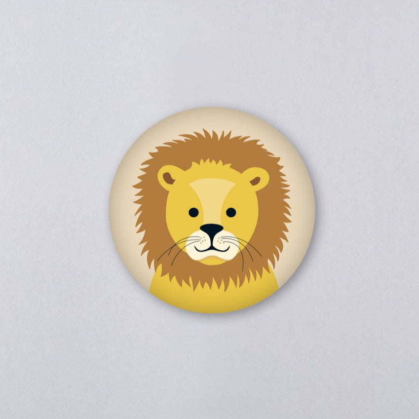 Magnet "Gitte Löwe" Rund 56mm - Wohnen auf dem Land