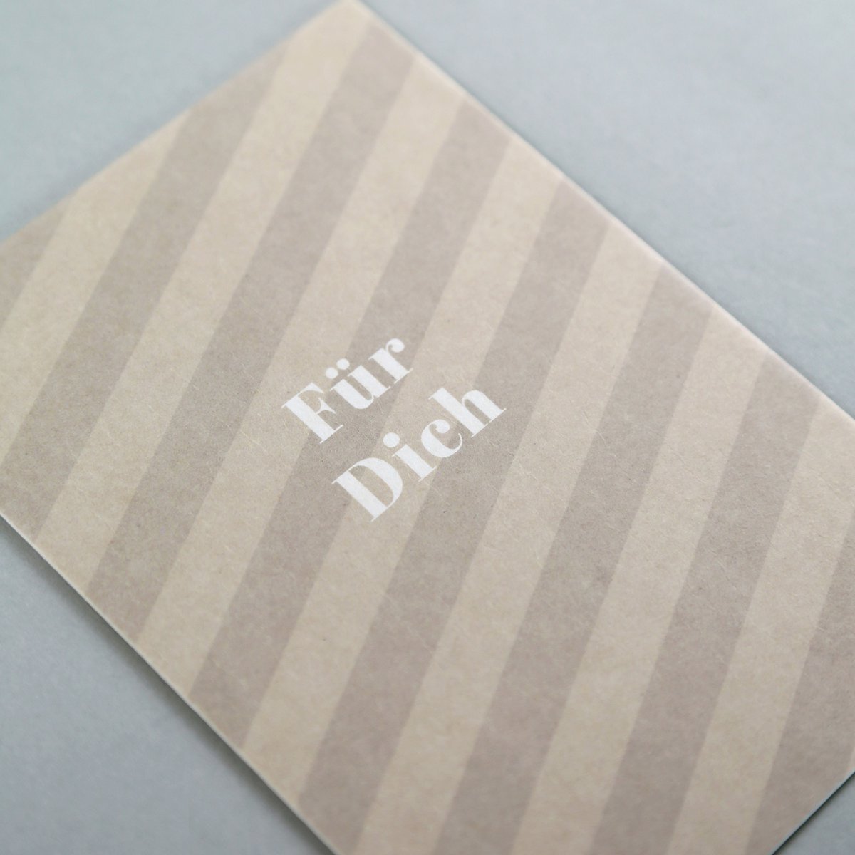 Postkarte "Cloe Natur" Streifen Holzschliff - Wohnen auf dem Land