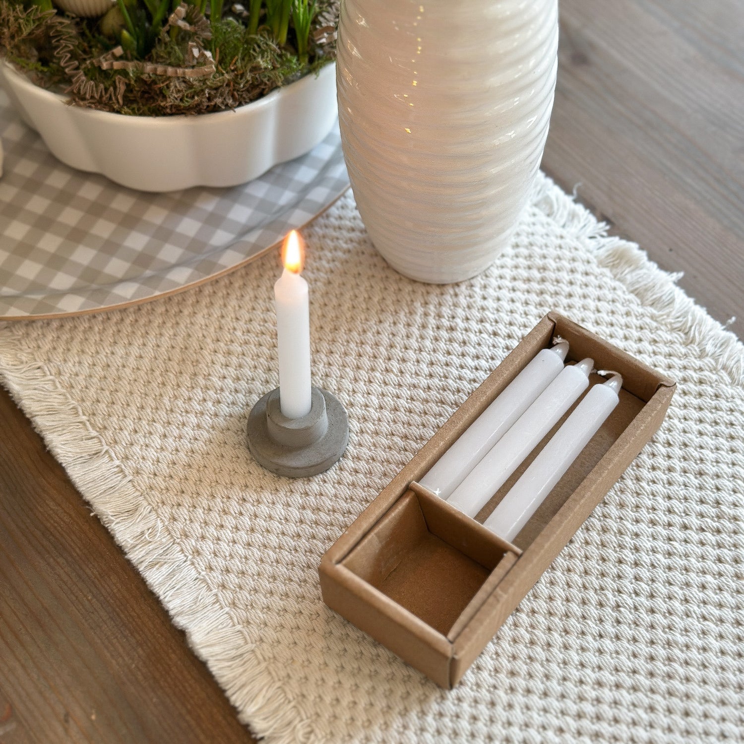 Leeff Kerzen Geschenk Set "Maartje" mit 8 Kerzen und Kerzenhalter, elegante Beleuchtungsdekoration in stilvollem Design