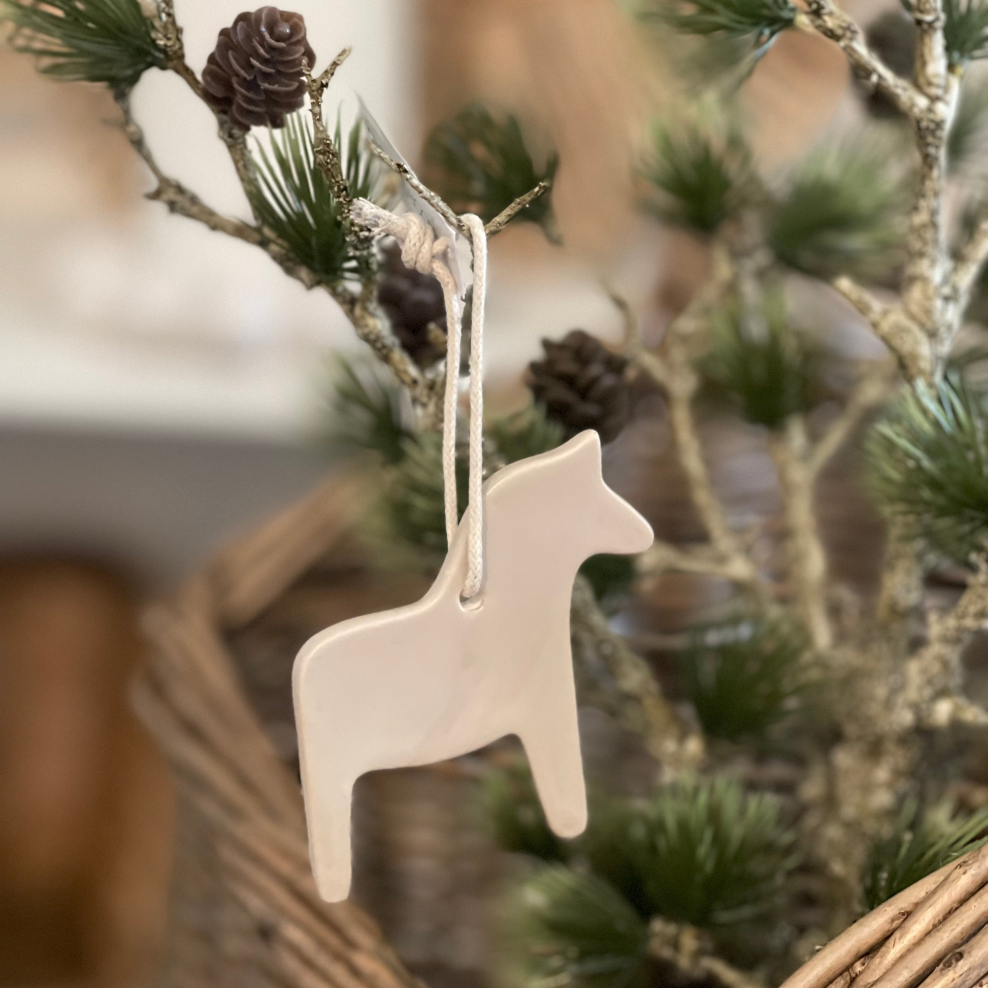 Aufhänger Deko Dalapferd "Vintersang" Keramik grau - Wohnen auf dem Land