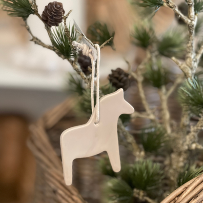 Aufhänger Deko Dalapferd "Vintersang" Keramik grau - Wohnen auf dem Land