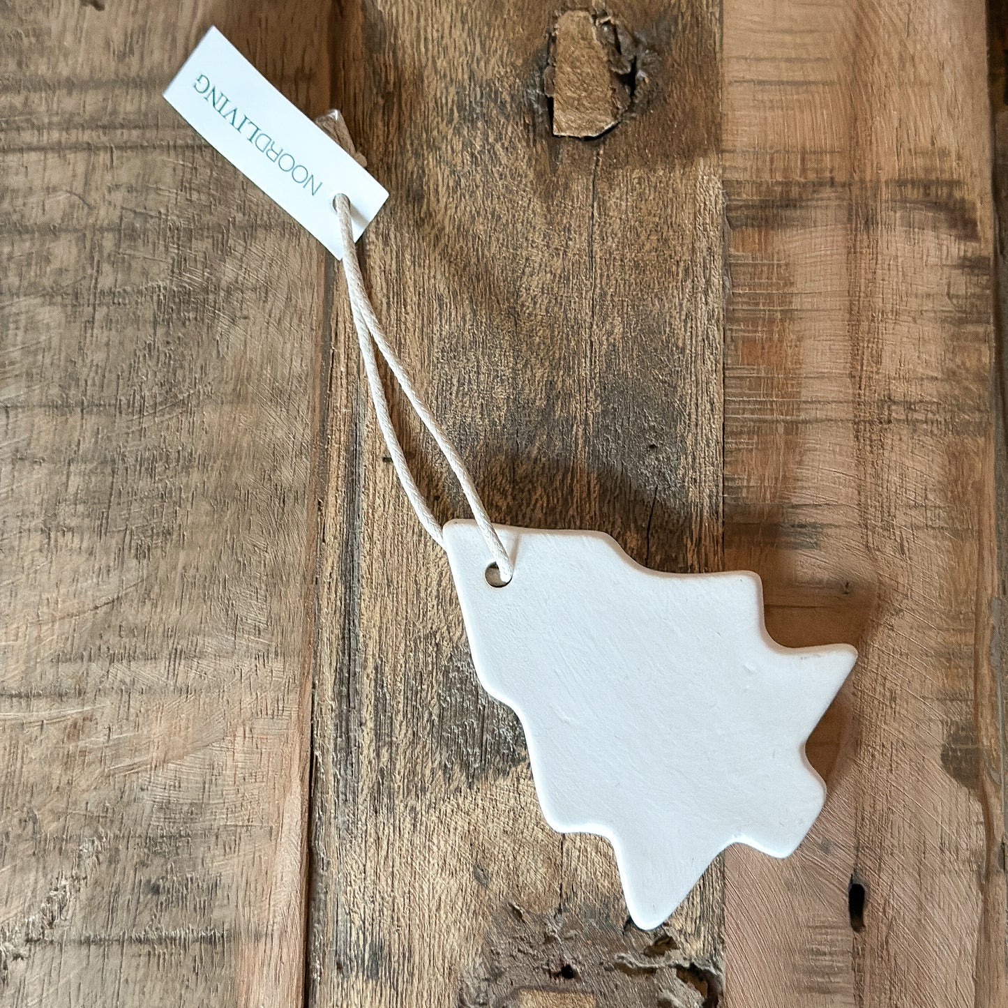 Aufhänger Deko Tannenbaum "Lykke" Keramik weiß - Wohnen auf dem Land